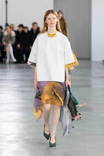 アンダーカバー 2024-25年秋冬ウィメンズコレクション、“いつも通り”の日常着に加える特別感｜写真47