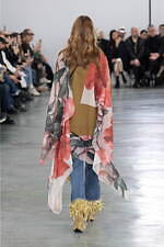 アンダーカバー 2024-25年秋冬ウィメンズコレクション、“いつも通り”の日常着に加える特別感｜写真50