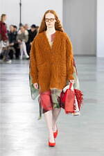 アンダーカバー 2024-25年秋冬ウィメンズコレクション、“いつも通り”の日常着に加える特別感｜写真51