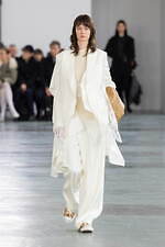 アンダーカバー 2024-25年秋冬ウィメンズコレクション、“いつも通り”の日常着に加える特別感｜写真53