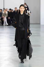 アンダーカバー 2024-25年秋冬ウィメンズコレクション、“いつも通り”の日常着に加える特別感｜写真55