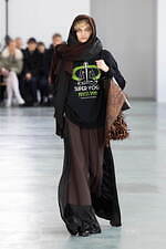 アンダーカバー 2024-25年秋冬ウィメンズコレクション、“いつも通り”の日常着に加える特別感｜写真59