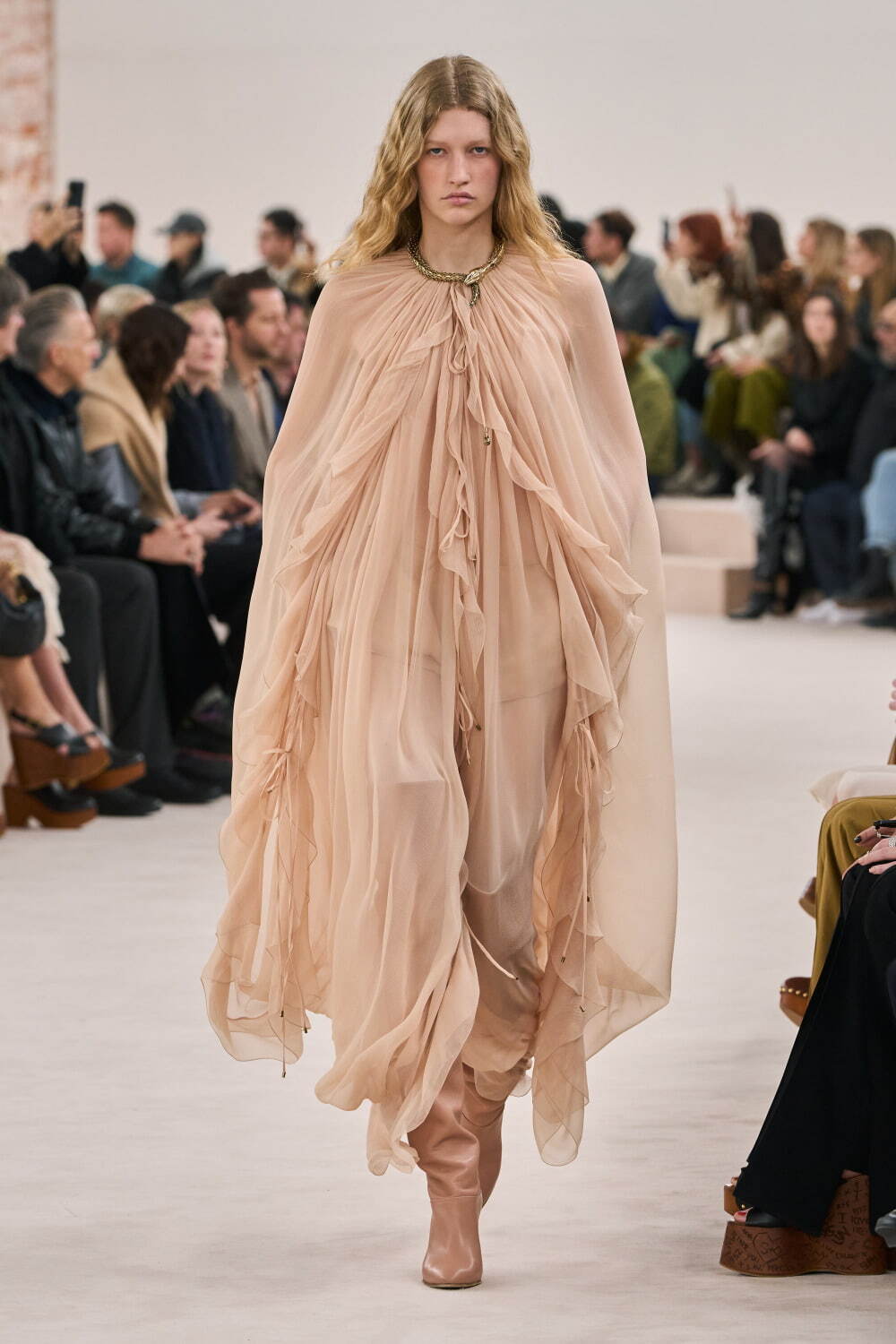 クロエ(Chloé) 2024-25年秋冬ウィメンズコレクション  - 写真14