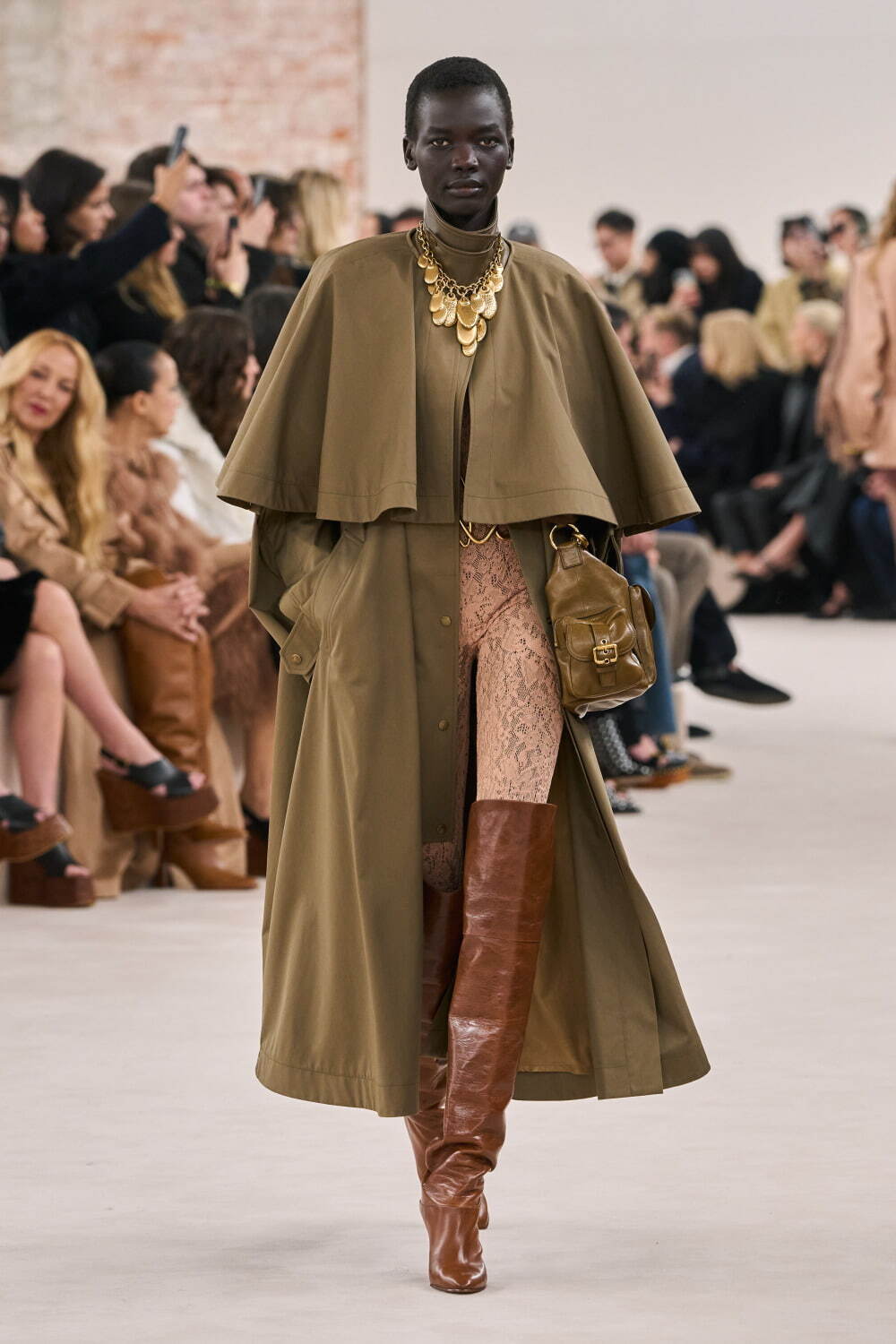 Chloe★2024年秋冬コレクション★ベルト Chloé 2024 Winter Collection | パリ | 画像54枚 - FASHIONSNAP