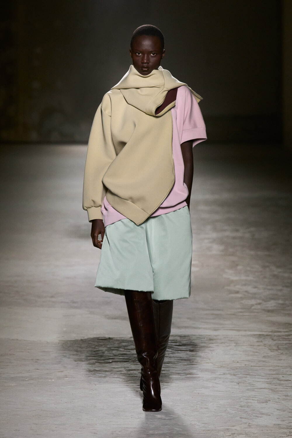 ドリス ヴァン ノッテン(DRIES VAN NOTEN) 2024-25年秋冬ウィメンズコレクション  - 写真2