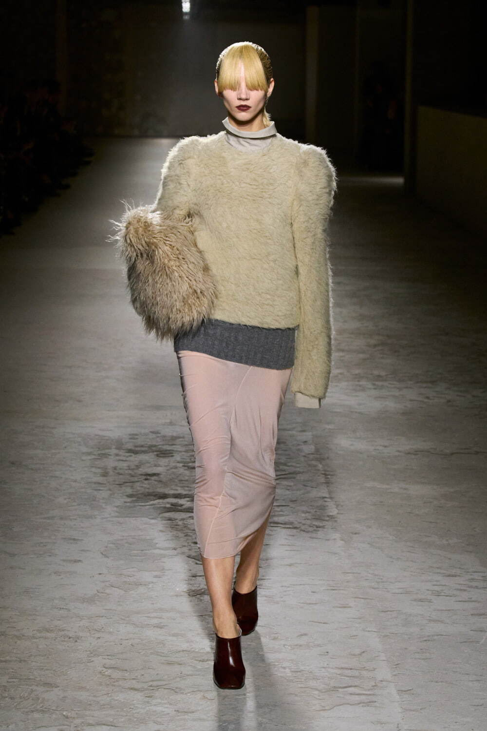 ドリス ヴァン ノッテン(DRIES VAN NOTEN) 2024-25年秋冬ウィメンズコレクション  - 写真15