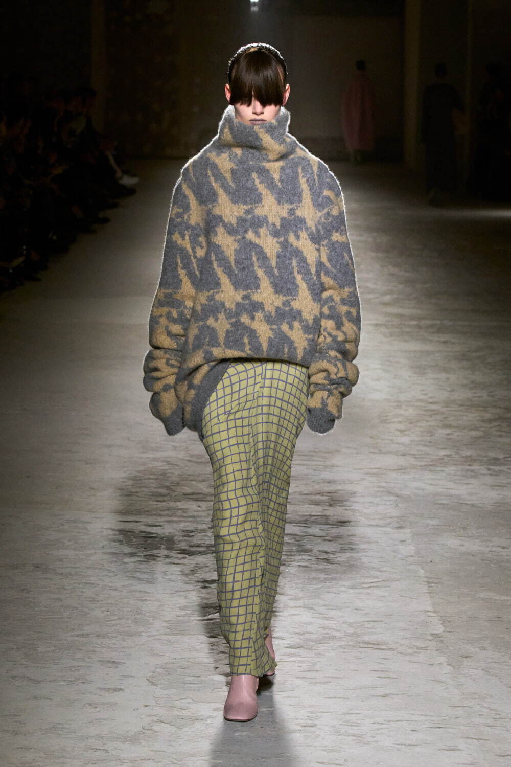 ドリス ヴァン ノッテン(DRIES VAN NOTEN) 2024-25年秋冬ウィメンズコレクション  - 写真17