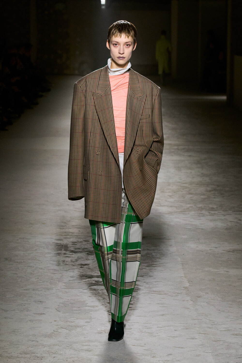 ドリス ヴァン ノッテン(DRIES VAN NOTEN) 2024-25年秋冬ウィメンズコレクション  - 写真28