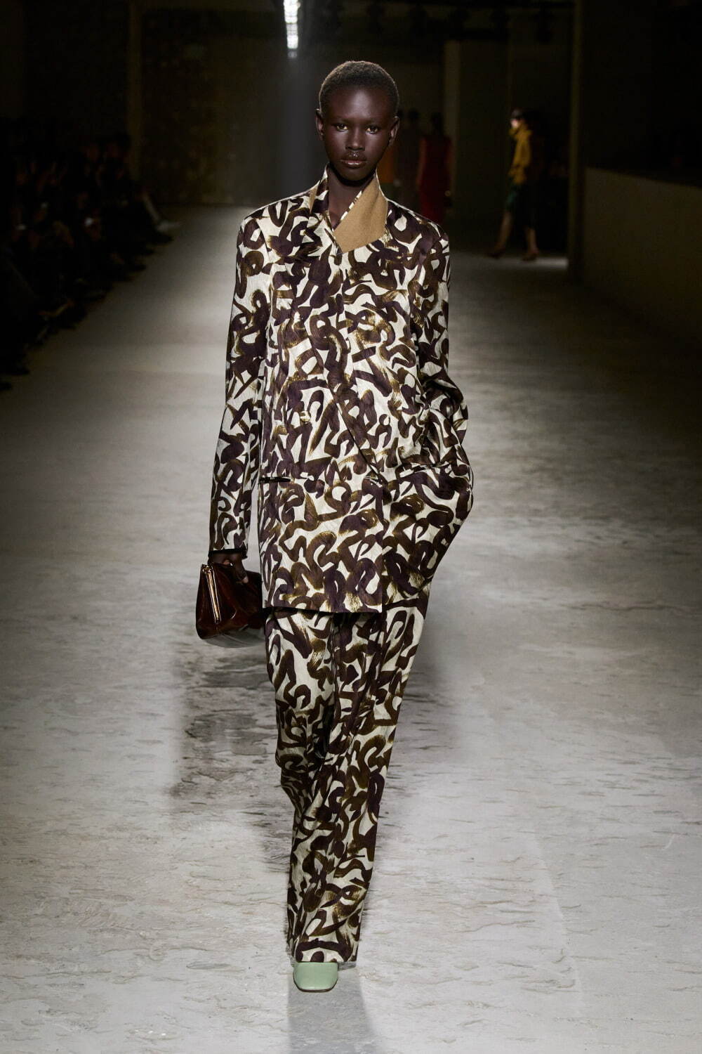 ドリス ヴァン ノッテン(DRIES VAN NOTEN) 2024-25年秋冬ウィメンズコレクション  - 写真33