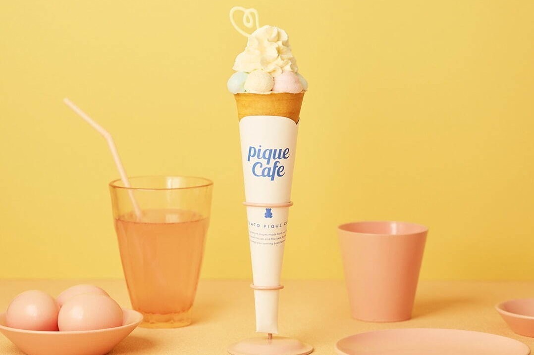 ジェラート ピケ カフェ“パステルカラー”のイースター限定クレープ、卵のような真ん丸クリームを添えて