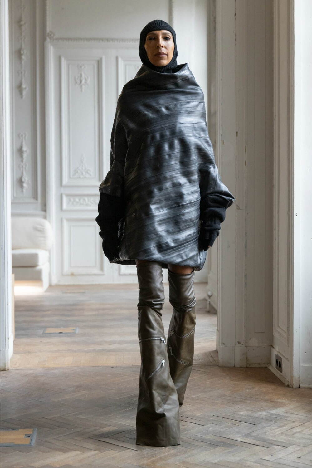 写真40/53|リック・オウエンス(Rick Owens) 2024-25年秋冬 写真40/53|リック・オウエンス(Rick Owens) 2024-25年秋冬