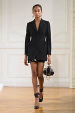 ジバンシィ 2024-25年秋冬ウィメンズコレクション - アーカイブとの対話、劇的なセンシュアリティ｜写真13