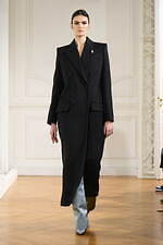 ジバンシィ 2024-25年秋冬ウィメンズコレクション - アーカイブとの対話、劇的なセンシュアリティ｜写真17