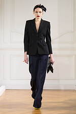 ジバンシィ 2024-25年秋冬ウィメンズコレクション - アーカイブとの対話、劇的なセンシュアリティ｜写真23