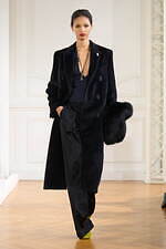 ジバンシィ 2024-25年秋冬ウィメンズコレクション - アーカイブとの対話、劇的なセンシュアリティ｜写真26