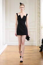 ジバンシィ 2024-25年秋冬ウィメンズコレクション - アーカイブとの対話、劇的なセンシュアリティ｜写真37