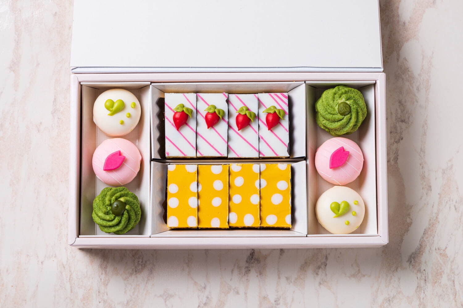 東京會舘24年ホワイトデー、“ピンクのハート型”チョコレートクッキーや水玉模様のパウンドケーキ｜写真4