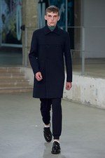 カルヴェン 2015年春夏メンズコレクション - 都会空間と広大な自然界の狭間に生きる少年｜写真1