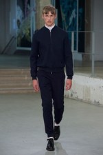 カルヴェン 2015年春夏メンズコレクション - 都会空間と広大な自然界の狭間に生きる少年｜写真2