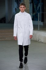 カルヴェン 2015年春夏メンズコレクション - 都会空間と広大な自然界の狭間に生きる少年｜写真3