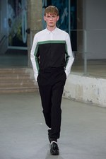 カルヴェン 2015年春夏メンズコレクション - 都会空間と広大な自然界の狭間に生きる少年｜写真4