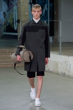 カルヴェン 2015年春夏メンズコレクション - 都会空間と広大な自然界の狭間に生きる少年｜写真6