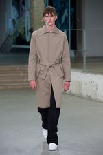 カルヴェン 2015年春夏メンズコレクション - 都会空間と広大な自然界の狭間に生きる少年｜写真9