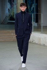 カルヴェン 2015年春夏メンズコレクション - 都会空間と広大な自然界の狭間に生きる少年｜写真10