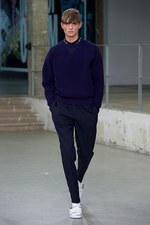 カルヴェン 2015年春夏メンズコレクション - 都会空間と広大な自然界の狭間に生きる少年｜写真11