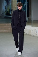 カルヴェン 2015年春夏メンズコレクション - 都会空間と広大な自然界の狭間に生きる少年｜写真15