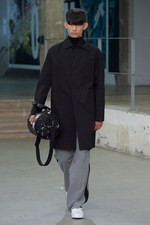 カルヴェン 2015年春夏メンズコレクション - 都会空間と広大な自然界の狭間に生きる少年｜写真17