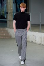 カルヴェン 2015年春夏メンズコレクション - 都会空間と広大な自然界の狭間に生きる少年｜写真18