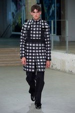 カルヴェン 2015年春夏メンズコレクション - 都会空間と広大な自然界の狭間に生きる少年｜写真28