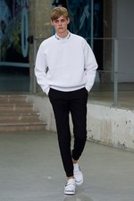 カルヴェン 2015年春夏メンズコレクション - 都会空間と広大な自然界の狭間に生きる少年｜写真35