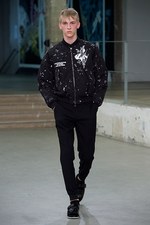 カルヴェン 2015年春夏メンズコレクション - 都会空間と広大な自然界の狭間に生きる少年｜写真37