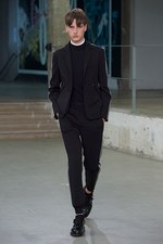 カルヴェン 2015年春夏メンズコレクション - 都会空間と広大な自然界の狭間に生きる少年｜写真40