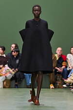 ロエベ 2024年秋冬ウィメンズコレクション - 由緒の研究、テーラリングとクチュールの融合｜写真32