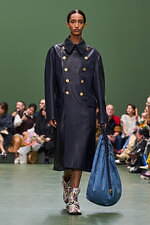 ロエベ 2024年秋冬ウィメンズコレクション - 由緒の研究、テーラリングとクチュールの融合｜写真41