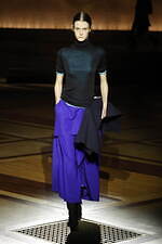 イッセイ ミヤケ 2024年秋冬ウィメンズコレクション - “まとう服”の追求、一枚の布から｜写真5