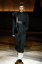 イッセイ ミヤケ 2024年秋冬ウィメンズコレクション - “まとう服”の追求、一枚の布から｜写真27