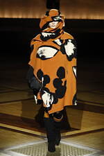 イッセイ ミヤケ 2024年秋冬ウィメンズコレクション - “まとう服”の追求、一枚の布から｜写真34