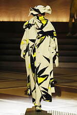 イッセイ ミヤケ 2024年秋冬ウィメンズコレクション - “まとう服”の追求、一枚の布から｜写真36