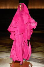 イッセイ ミヤケ 2024年秋冬ウィメンズコレクション - “まとう服”の追求、一枚の布から｜写真44