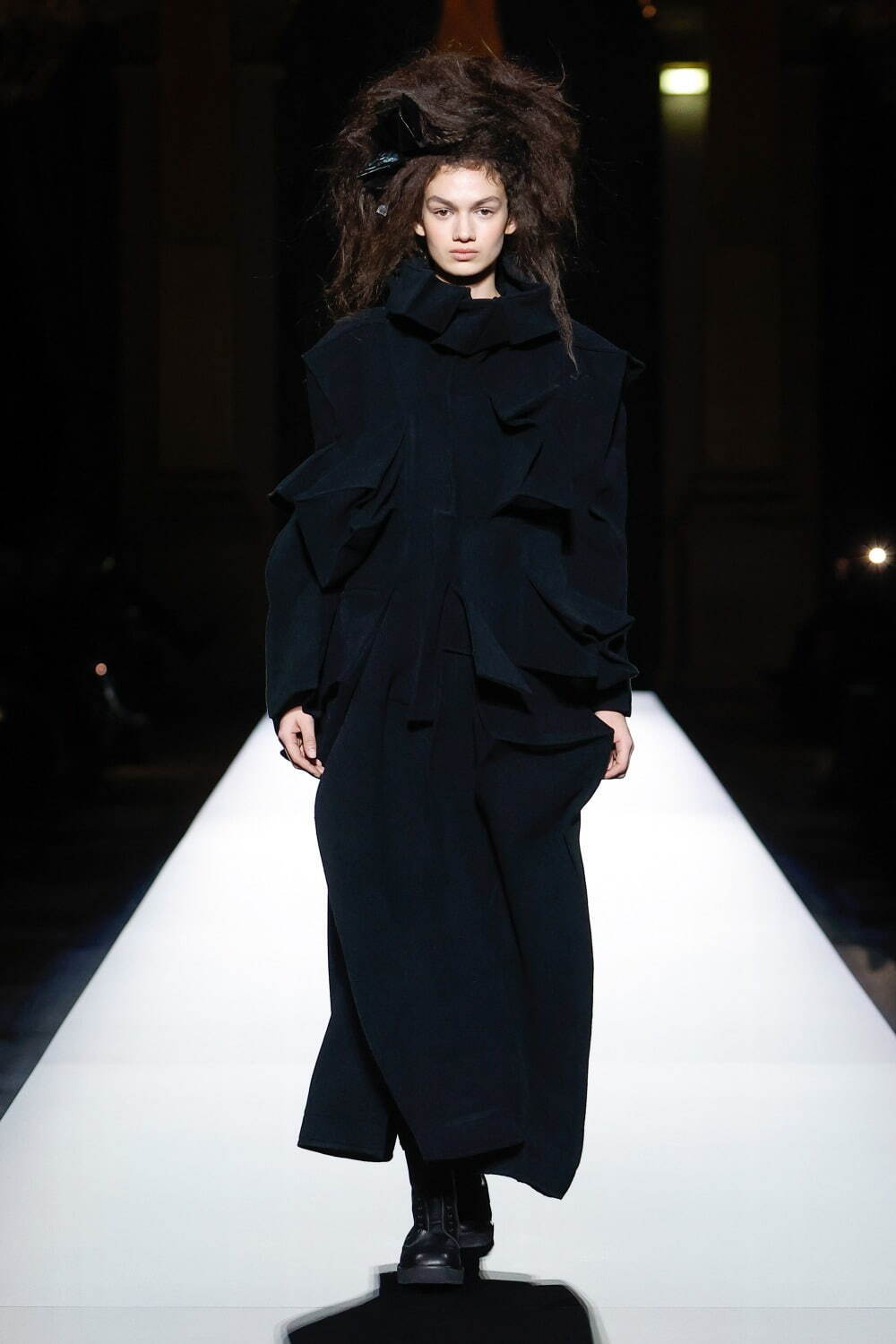 ヨウジヤマモト(Yohji Yamamoto) 2024-25年秋冬ウィメンズコレクション  - 写真3