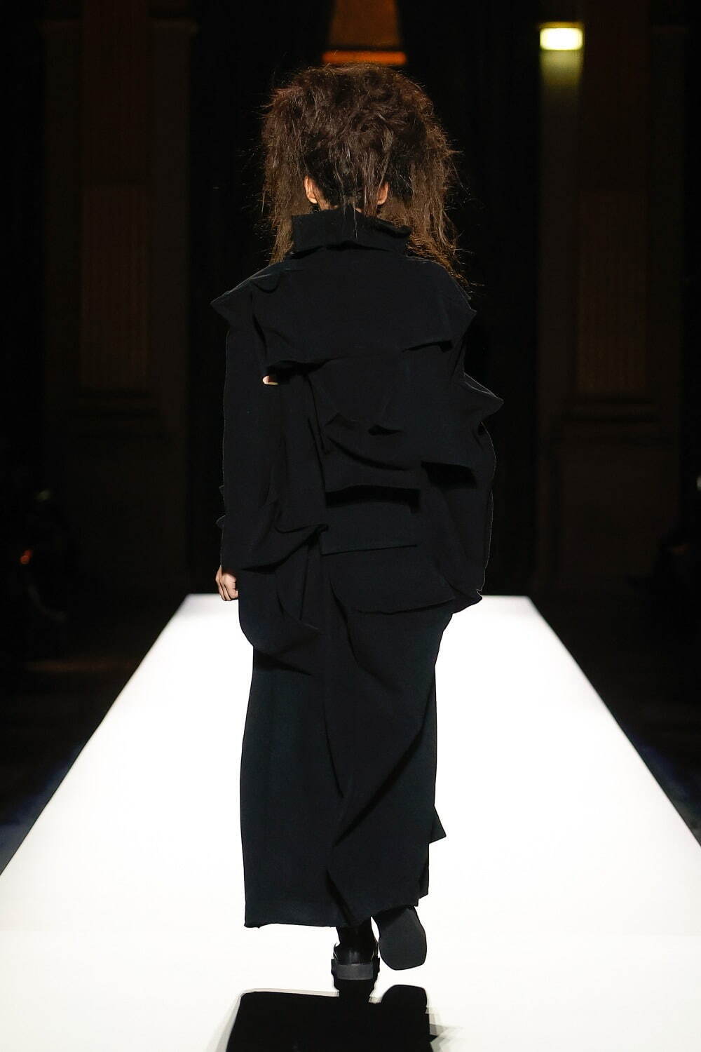 ヨウジヤマモト(Yohji Yamamoto) 2024-25年秋冬ウィメンズコレクション  - 写真4