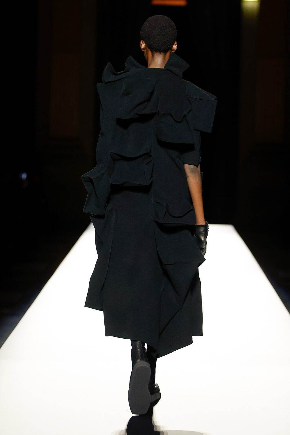 ヨウジヤマモト(Yohji Yamamoto) 2024-25年秋冬ウィメンズコレクション  - 写真6