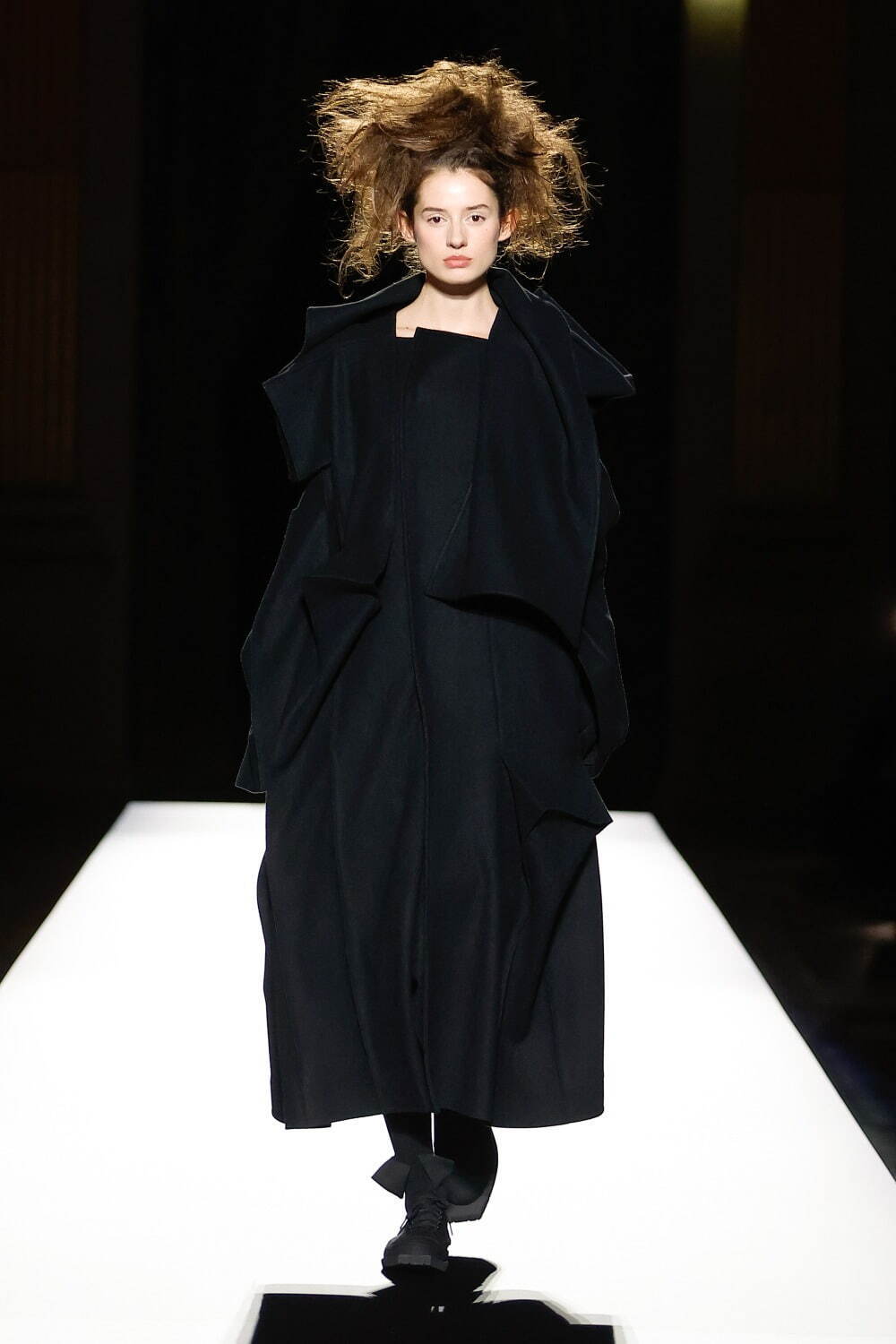 ヨウジヤマモト(Yohji Yamamoto) 2024-25年秋冬ウィメンズコレクション  - 写真7