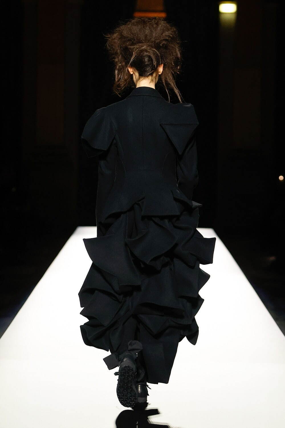 ヨウジヤマモト(Yohji Yamamoto) 2024-25年秋冬ウィメンズコレクション  - 写真10