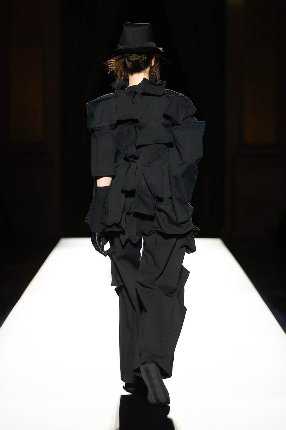 ヨウジヤマモト(Yohji Yamamoto) 2024-25年秋冬ウィメンズコレクション  - 写真22