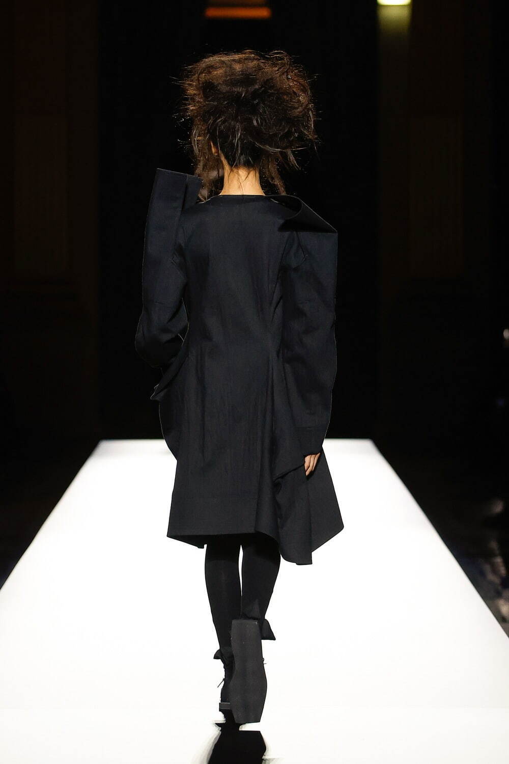 ヨウジヤマモト(Yohji Yamamoto) 2024-25年秋冬ウィメンズコレクション  - 写真24